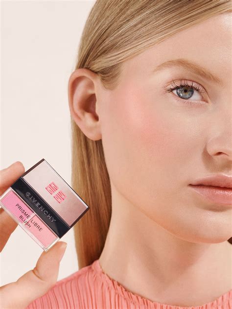 PRISME LIBRE BLUSH .